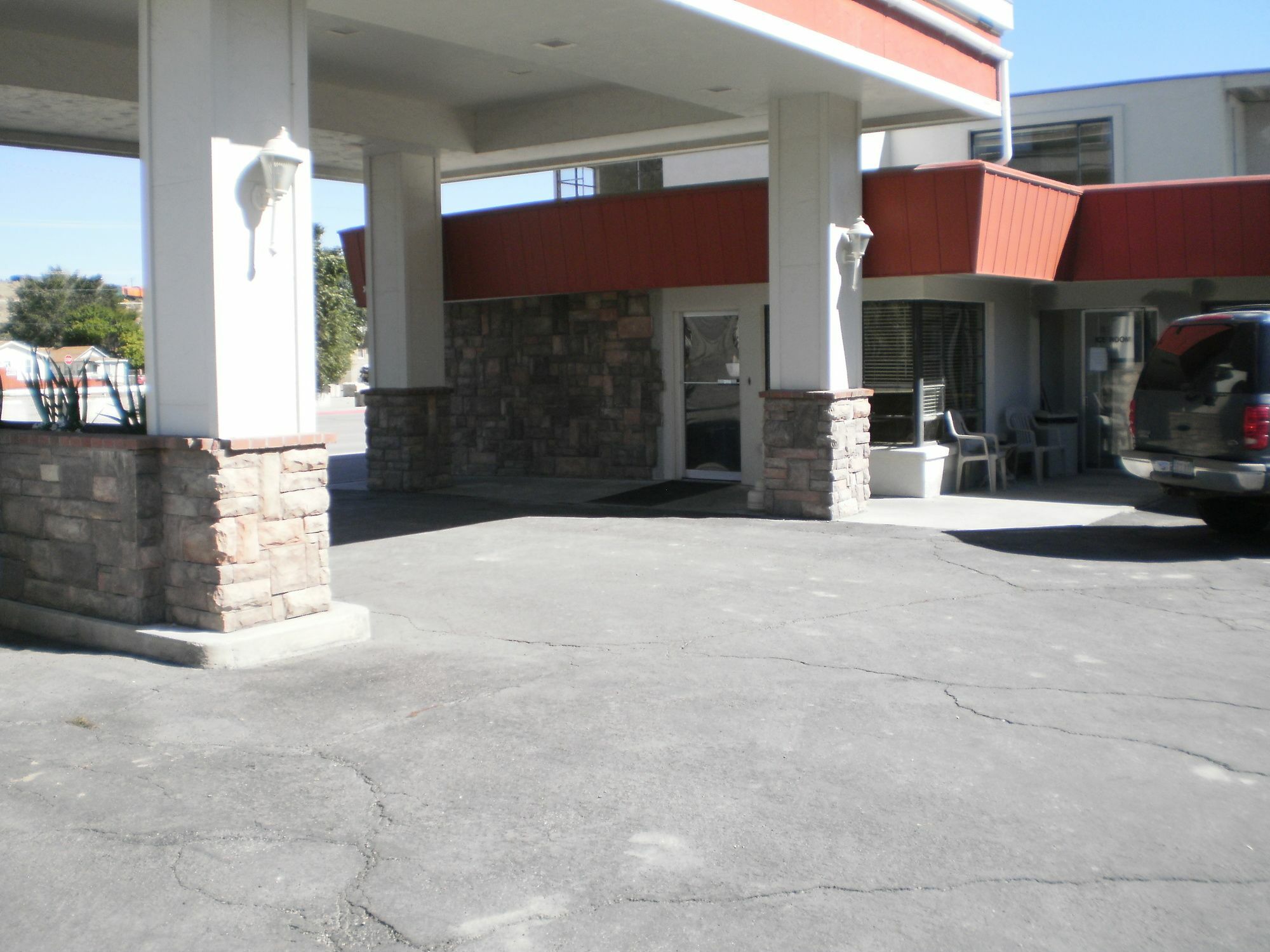 Magnuson Hotel Ely Exterior photo